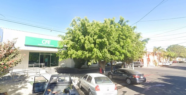 Exterior de la oficina CFE en Oblatos (Guadalajara).